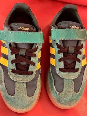 adidas Adi2000 Lab Green & Yellow Strap Sneakers kids size 1.